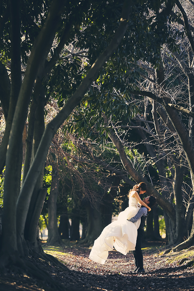 愛知・庄内緑地公園の前撮り/フォトウェディングのロケーション撮影 | 緑に囲まれたロケーションはウェディングドレスがオススメ◎