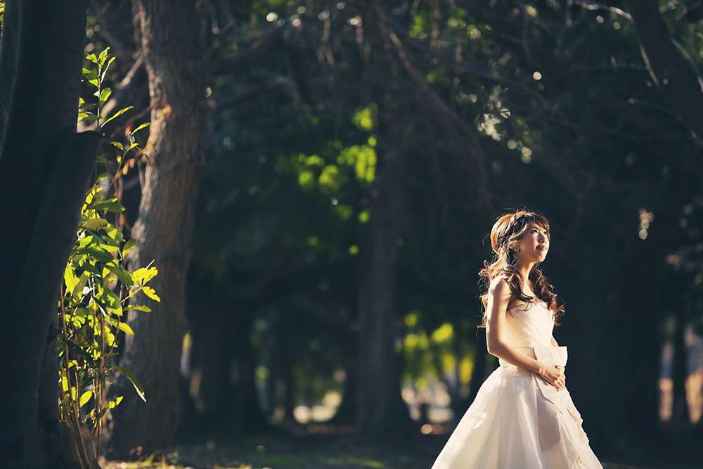 愛知・庄内緑地公園の前撮り/フォトウェディングのロケーション撮影 | 森の中でたくさんの木々に囲まれながら。
