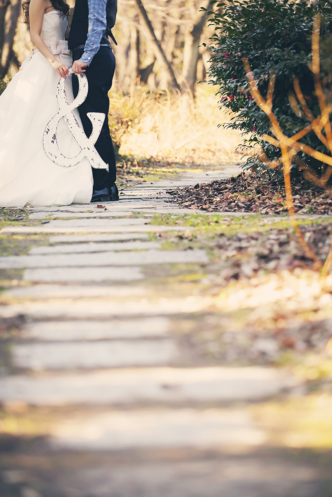 愛知・庄内緑地公園の前撮り/フォトウェディングのロケーション撮影 | 好きなグッズを持ち込んで前撮りショット。