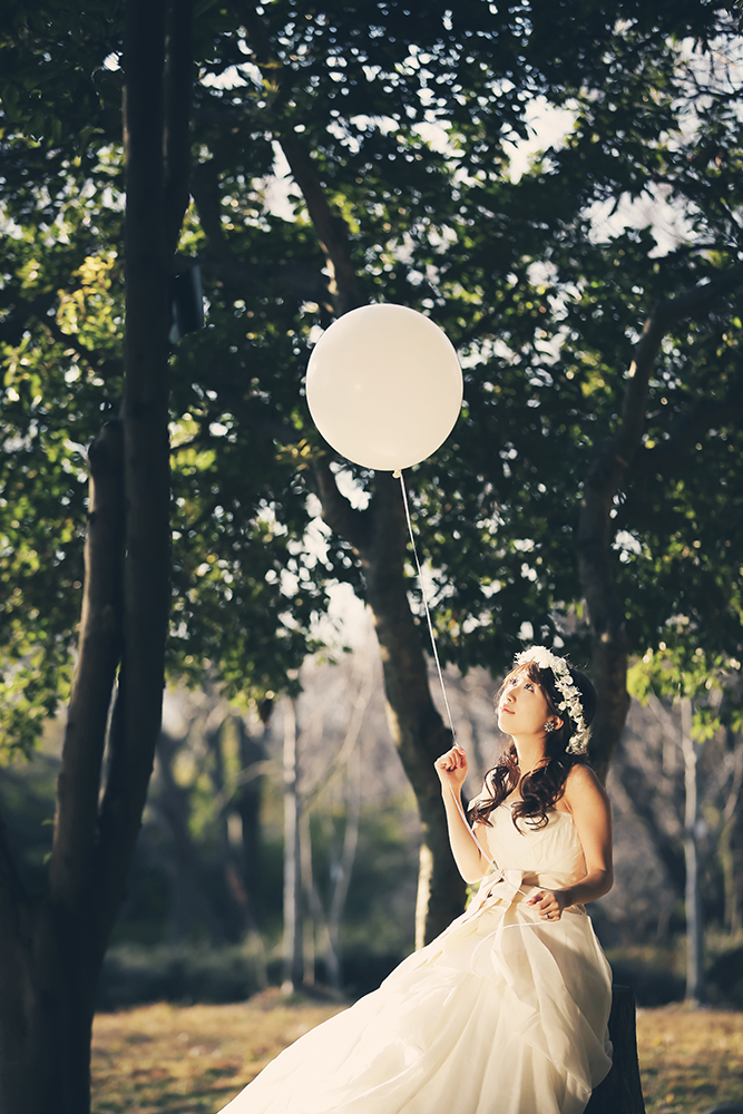 愛知・庄内緑地公園の前撮り/フォトウェディングのロケーション撮影 | 森の中でたくさんの木々に囲まれながら。
