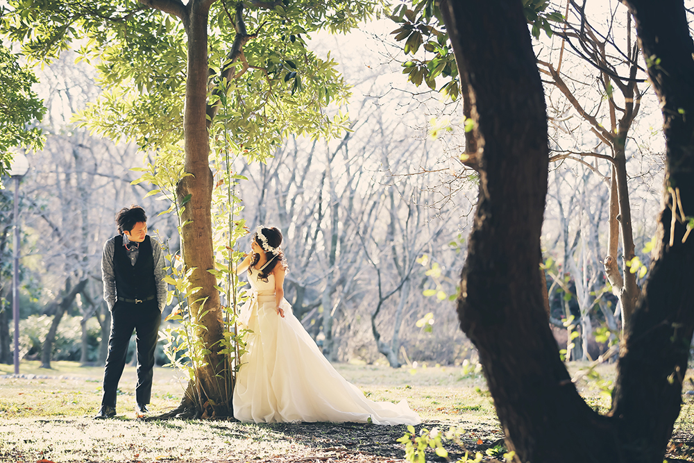 愛知・庄内緑地公園の前撮り/フォトウェディングのロケーション撮影 | 木々に囲まれた公園の中で。