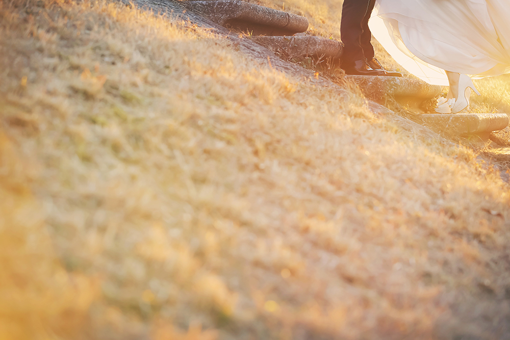 愛知・庄内緑地公園の前撮り/フォトウェディングのロケーション撮影 | おしゃれな足元ショット。