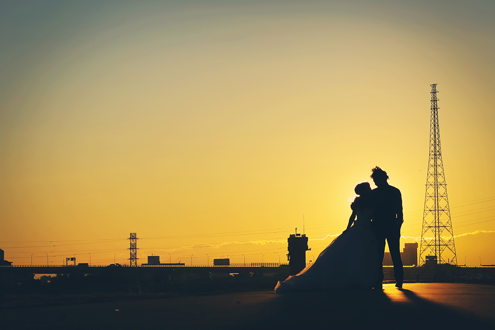 愛知・庄内緑地公園の前撮り/フォトウェディングのロケーション撮影 | 夕焼けの中で２人だけの世界を。