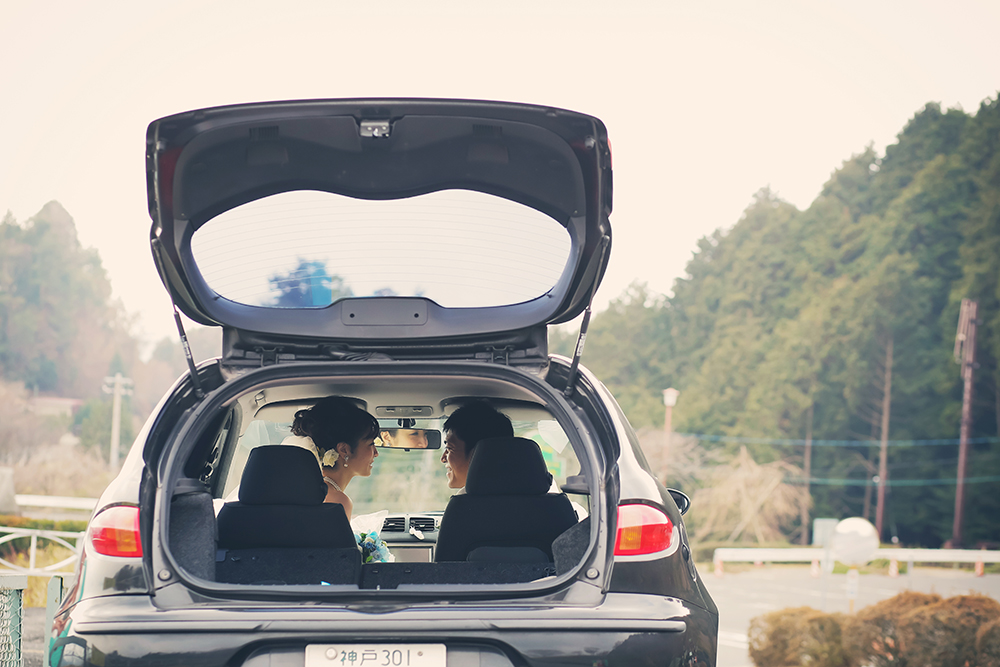 滋賀・比叡山ドライブウェイの前撮り/フォトウェディングのロケーション撮影 | 愛車と一緒に前撮り撮影。