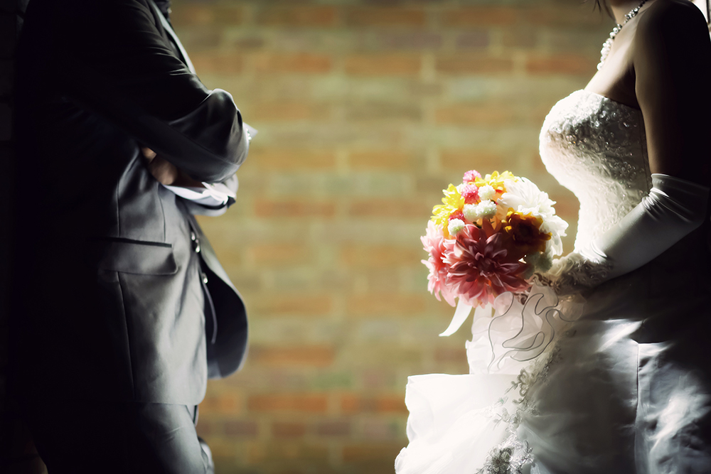 和歌山・深山砲台の前撮り/フォトウェディングのロケーション撮影 | ウェディングドレスが映える撮影スポットにて。