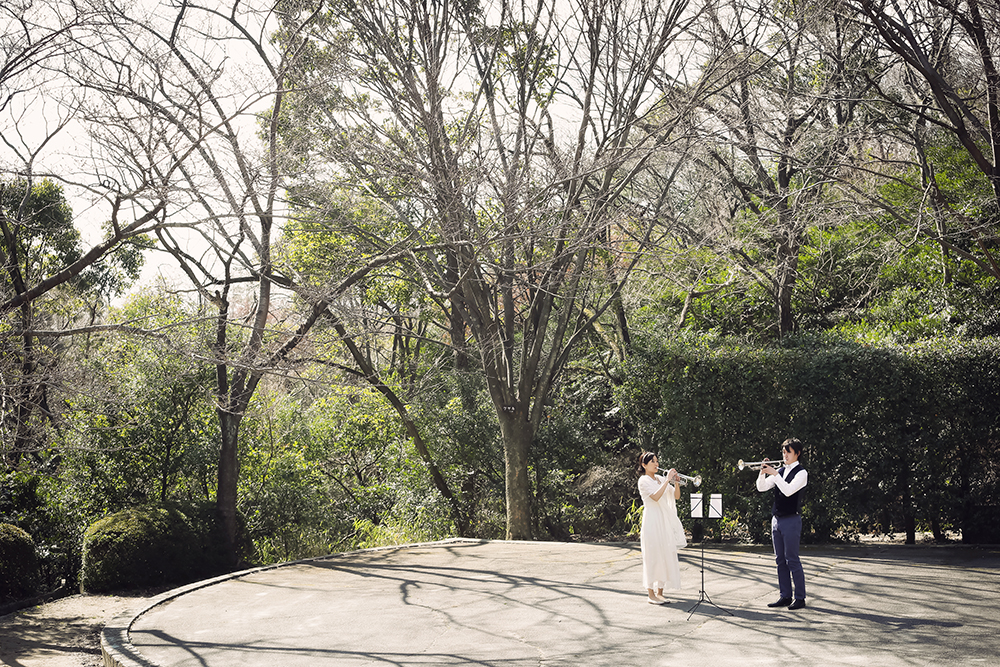 兵庫・甲山森林公園の前撮り/フォトウェディングのロケーション撮影 | 広大な自然の中で２人だけの世界を。