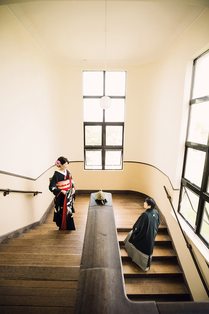 滋賀・豊郷小学校の前撮り/フォトウェディングのロケーション撮影 | レトロな雰囲気で前撮り撮影。