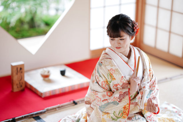 京都・正寿院の前撮り/フォトウェディングのロケーション撮影 | 前撮りで人気の正座ショット。