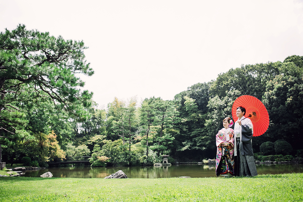 福岡・石橋文化センターの前撮り/フォトウェディングのロケーション撮影 | 広大な日本庭園で２人きりの世界を。
