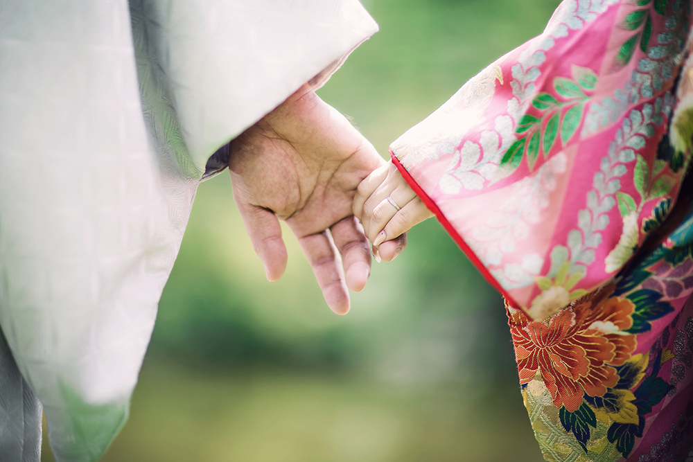 福岡・石橋文化センターの前撮り/フォトウェディングのロケーション撮影 | 初夏の生き生きした自然をバックに。
