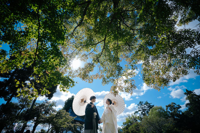 京都・大覚寺・白無垢・着物の前撮り/フォトウェディングのロケーション撮影 | 青空と緑、光を取り入れて。