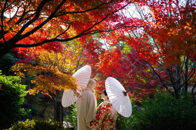 京都・萬福寺・お寺・紅葉の前撮り/フォトウェディングのロケーション撮影 | 紅葉に囲まれて。