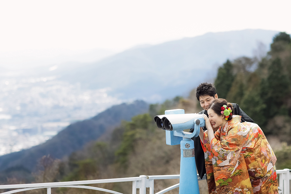 滋賀・比叡山ドライブウェイの前撮り/フォトウェディングのロケーション撮影 | 滋賀の街並みを一望できるロケーションで。
