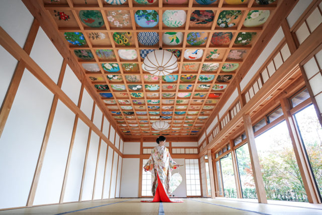 京都・正寿院の前撮り/フォトウェディングのロケーション撮影 | カラフルな天井画は和装にピッタリ◎
