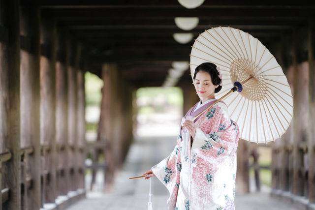 京都・東福寺・通天橋の前撮り/フォトウェディングのロケーション撮影 | 木で作られた通天橋は和装との相性がバッチリ◎