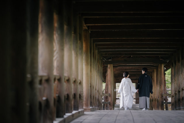 京都・東福寺・通天橋の前撮り/フォトウェディングのロケーション撮影 | 通天橋と呼ばれる見事な回路での撮影はマストでおさえたいスポットです◎