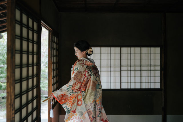 京都・堪庵の前撮り/フォトウェディングのロケーション撮影 | 和装だからこそ残したい後ろ姿ショット。
