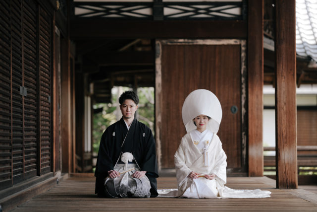 京都・東福寺・方丈庭園の前撮り/フォトウェディングのロケーション撮影 | 和装で人気の正座ショット。