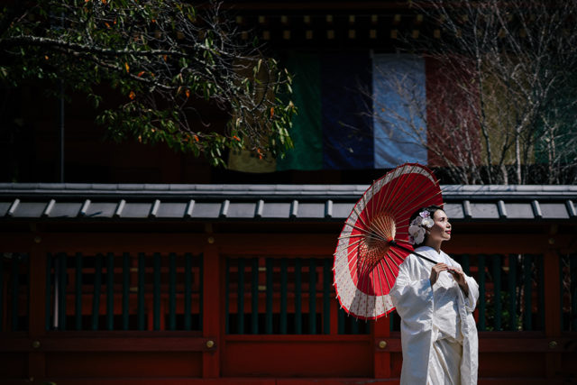 京都・毘沙門堂・お寺の前撮り/フォトウェディングのロケーション撮影 | 白無垢で京都の寺院前撮り。
