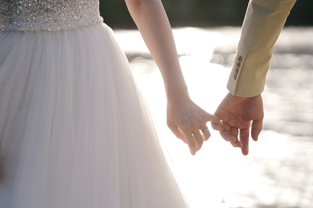 京都・天橋立の前撮り/フォトウェディングのロケーション撮影 | 前撮りで人気の手元ショット。