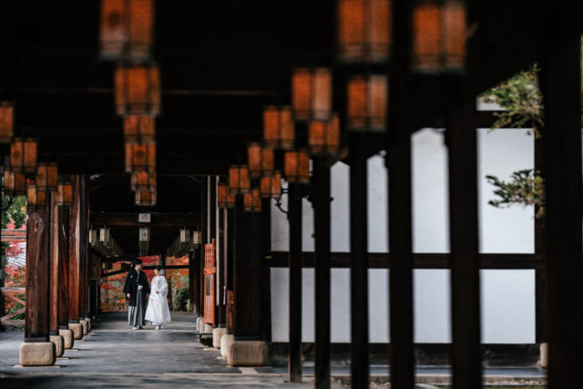 京都・萬福寺・お寺・白無垢・着物の前撮り/フォトウェディングのロケーション撮影 | 人気の回廊の撮影スポット。