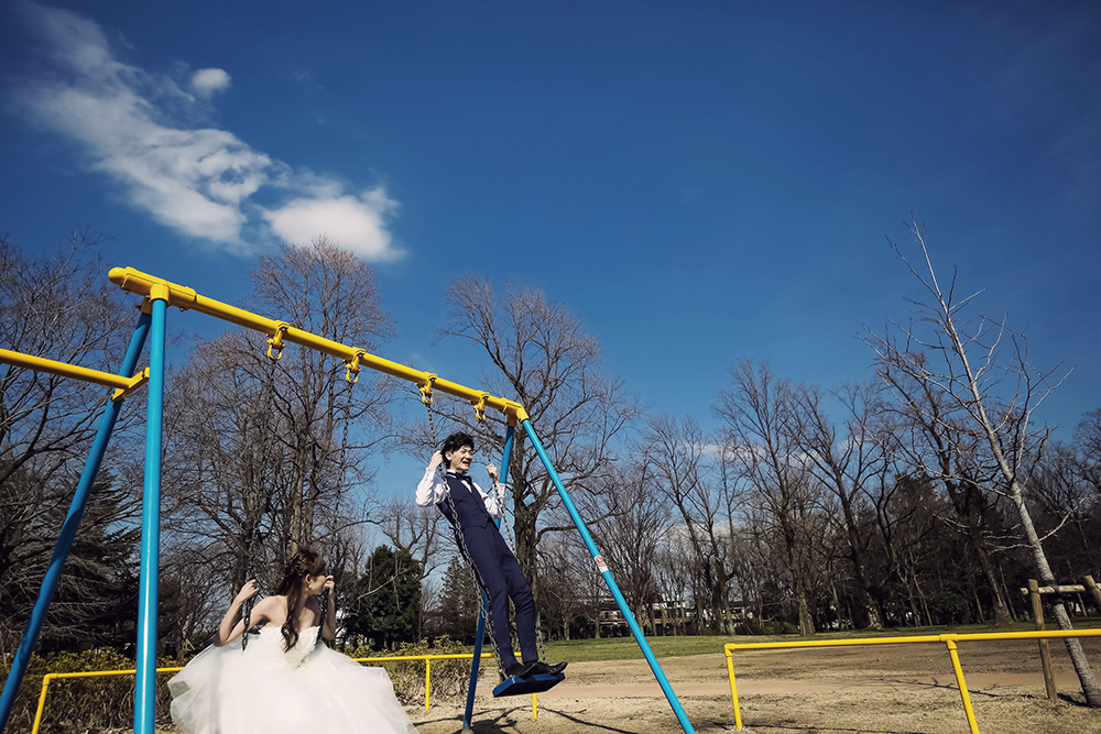 東京・小金井公園の前撮り/フォトウェディングのロケーション撮影 | 自然に囲まれたロケーションで、ふたりらしく楽しく前撮り。