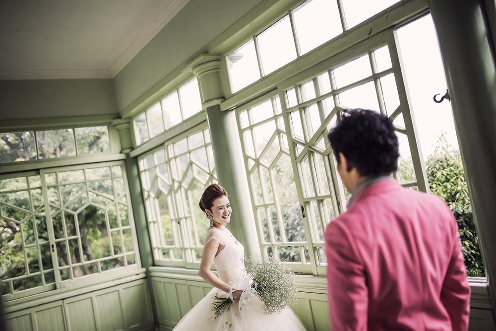 神戸・萌黄の館の前撮り/フォトウェディングのロケーション撮影 | ドレス姿が似合う萌黄色の洋館で。