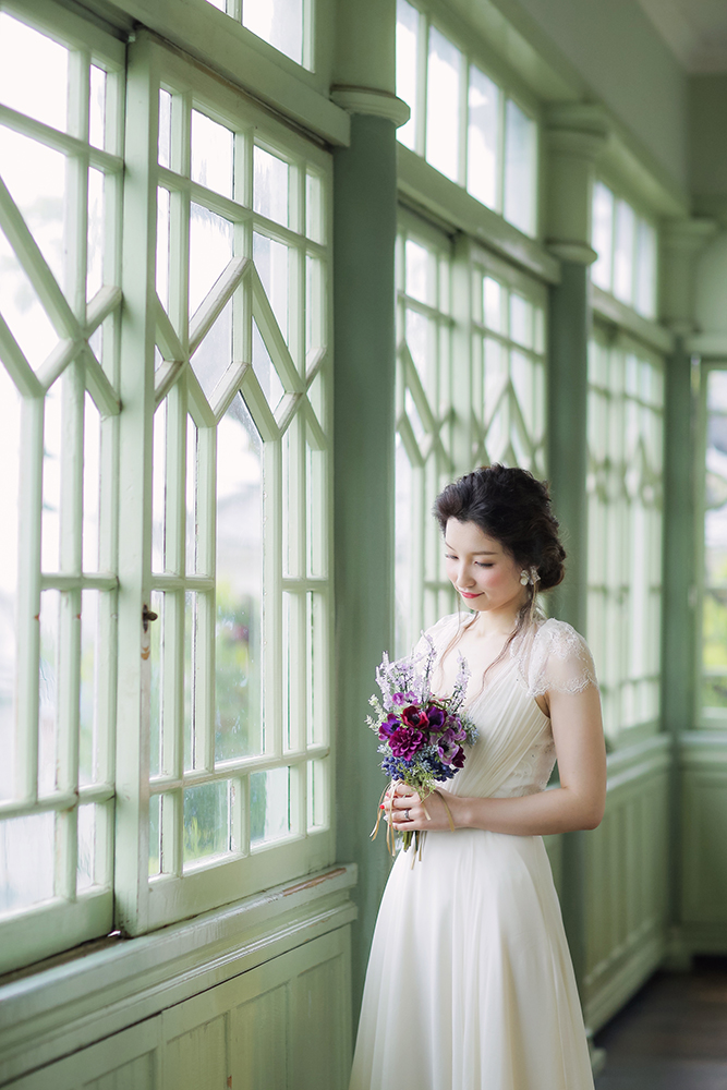 神戸・萌黄の館の前撮り/フォトウェディングのロケーション撮影 | 洋館での前撮りはウェディングドレスがオススメ◎