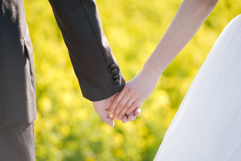 兵庫・花さじきの前撮り/フォトウェディングのロケーション撮影 | 前撮りで人気の手元ショット。