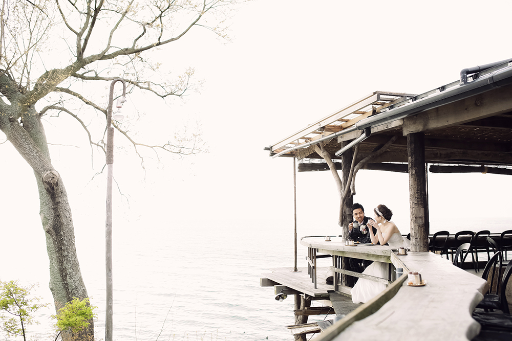 滋賀・カフェの前撮り/フォトウェディングのロケーション撮影 | ゆったりとコーヒーと一緒に前撮り撮影。