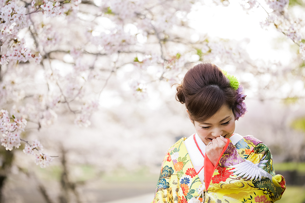 滋賀・安土城跡の前撮り/フォトウェディングのロケーション撮影 | 広がる満開の桜をバックに。