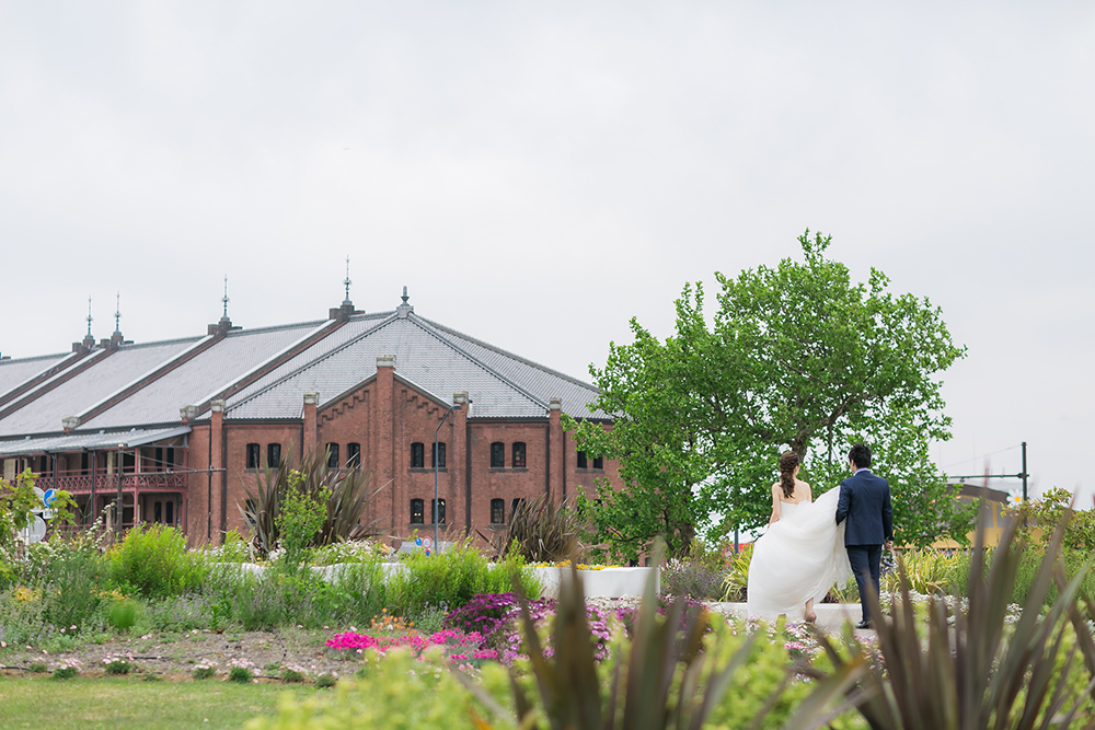 横浜・みなとみらいの前撮り/フォトウェディングのロケーション撮影 | 赤煉瓦倉庫をバックに。
