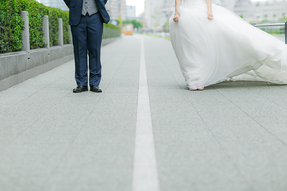 横浜・みなとみらいの前撮り/フォトウェディングのロケーション撮影 | 前撮りで人気の足元ショット。