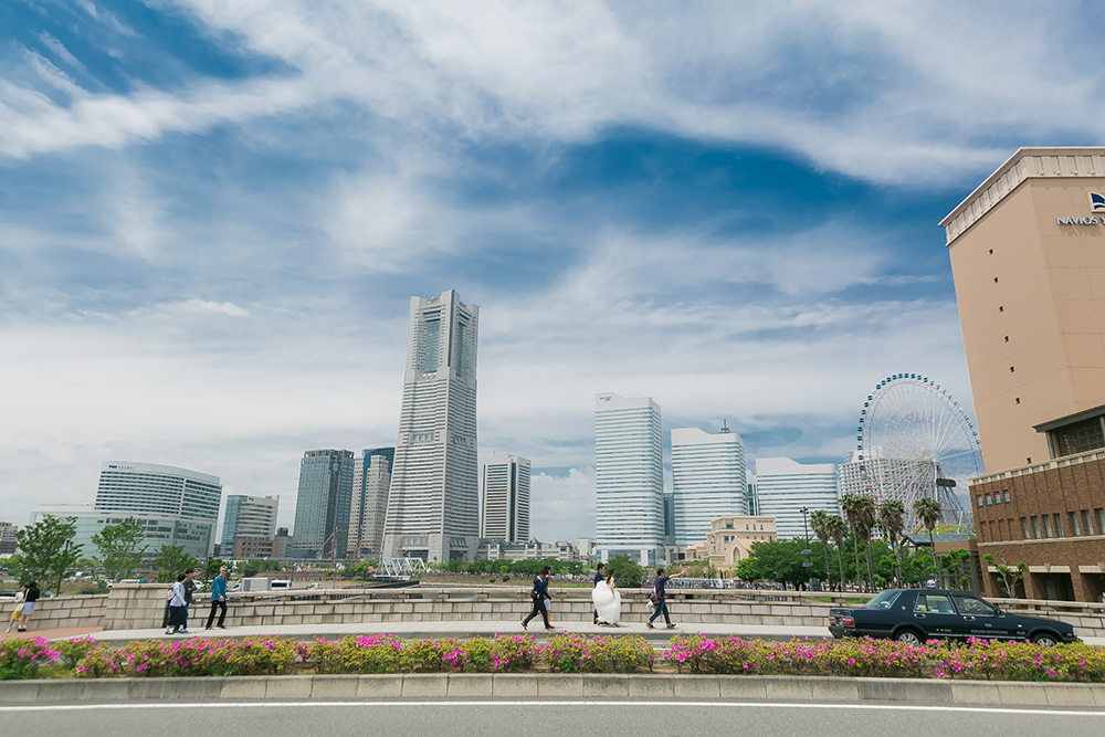 横浜・みなとみらいの前撮り/フォトウェディングのロケーション撮影 | 横浜の街並みはウェディングドレスがピッタリ◎