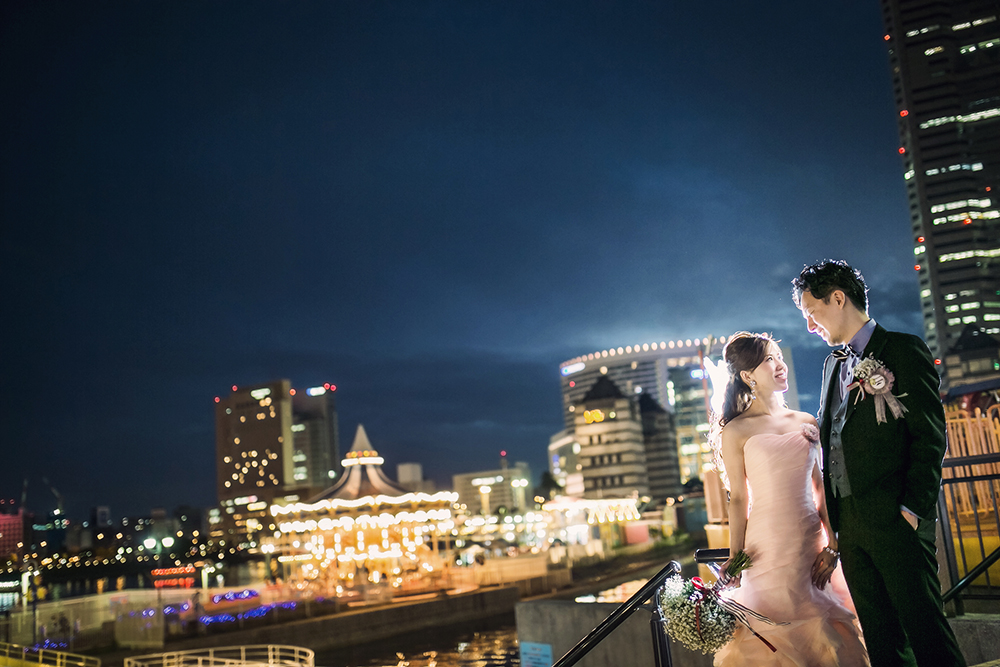 横浜・みなとみらいの前撮り/フォトウェディングのロケーション撮影 | 横浜の夜景と一緒にナイト撮影。