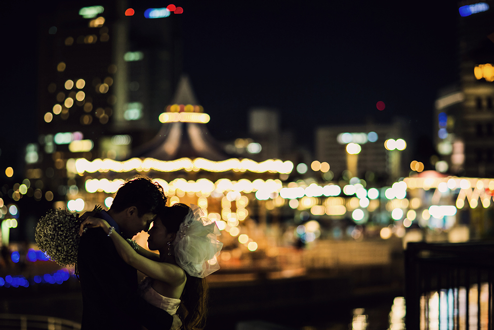 横浜・みなとみらいの前撮り/フォトウェディングのロケーション撮影 | ウェディングドレスのナイト撮影にオススメのロケーション。