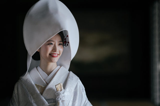 京都・萬福寺・お寺・白無垢・着物の前撮り/フォトウェディングのロケーション撮影 | 白無垢に綿帽子をつけて凛として。