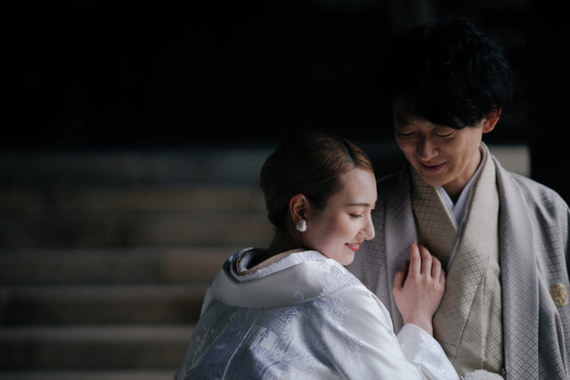 京都・萬福寺・お寺・白無垢・着物の前撮り/フォトウェディングのロケーション撮影 | 白無垢とショートカットヘアスタイルも似合いますね◎