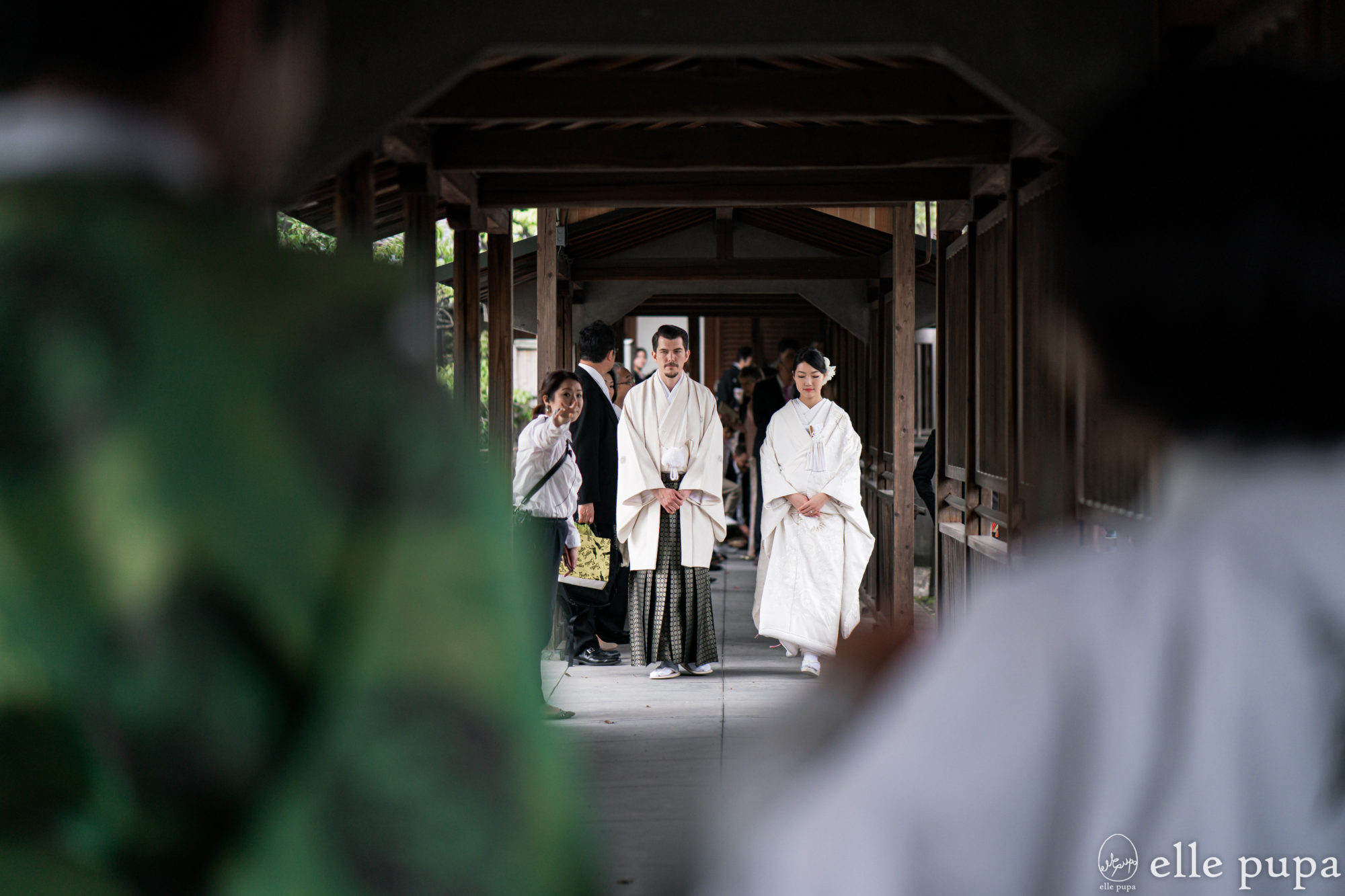 京都・豊国神社での結婚式（神前式）。会場への移動