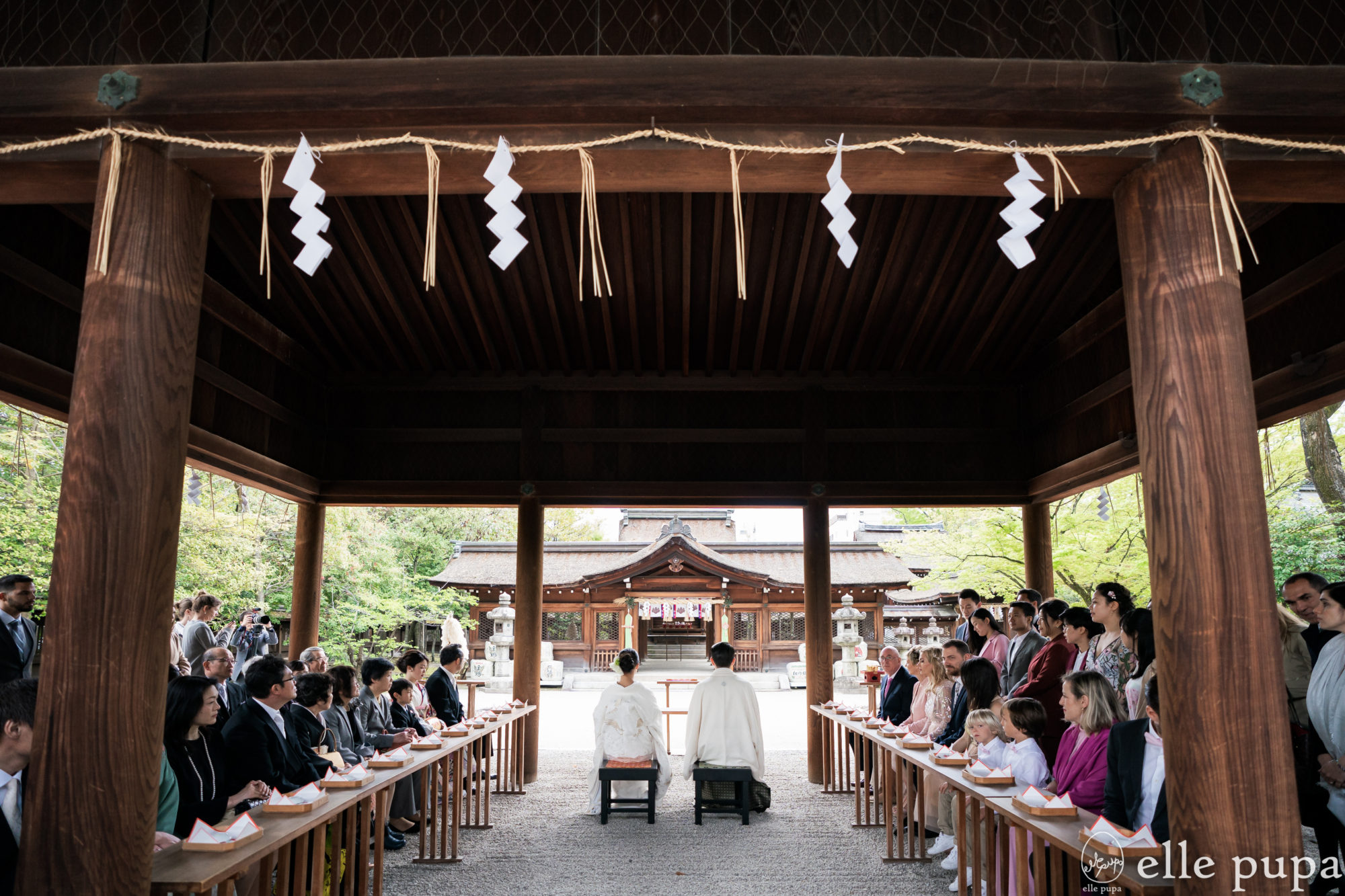 京都・豊国神社での結婚式（神前式）が開始する様子。