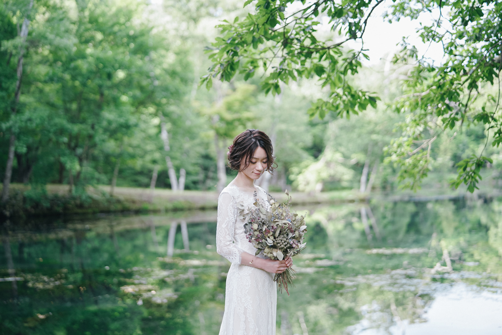 北海道・鳥沼公園の前撮り/フォトウェディングのロケーション撮影 | 大自然の緑に包まれて。
