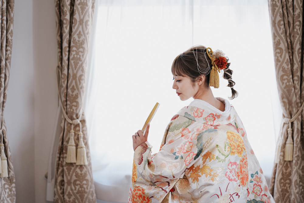神戸・ラインの館の前撮り/フォトウェディングのロケーション撮影 | 色鮮やかな色打掛で前撮り撮影。