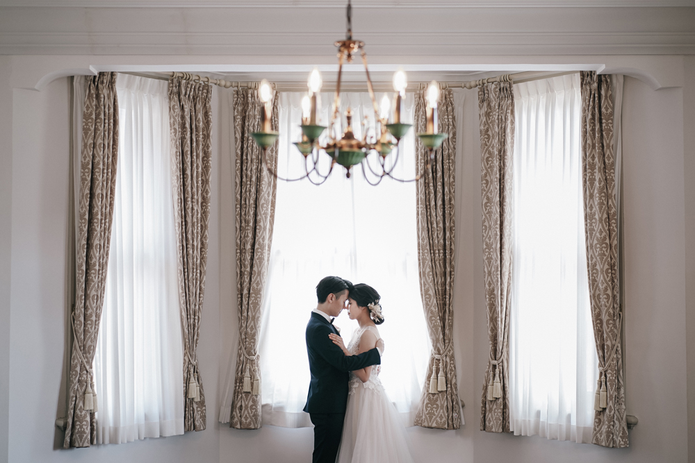 神戸・ラインの館の前撮り/フォトウェディングのロケーション撮影 | 洋館ではウェディングドレスがピッタリ◎