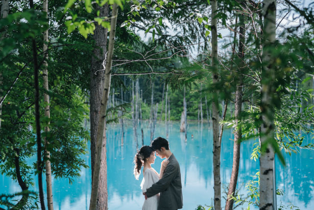 青い池（北海道）の前撮り/フォトウェディング ロケーション撮影事例