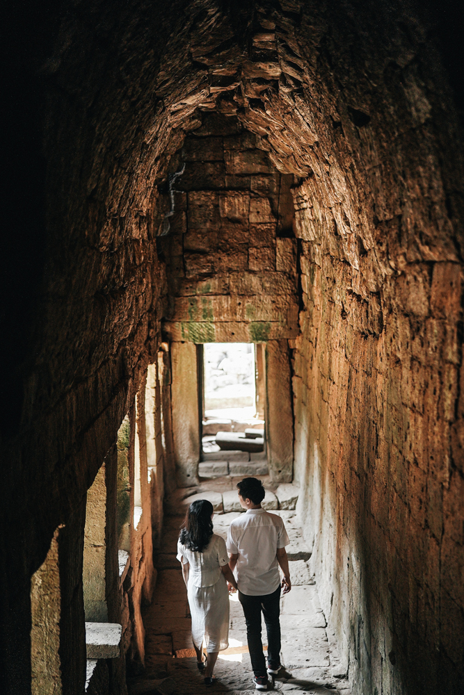 カンボジアの前撮り/フォトウェディングのロケーション撮影 | 世界遺産の中で２人だけの世界を演出。
