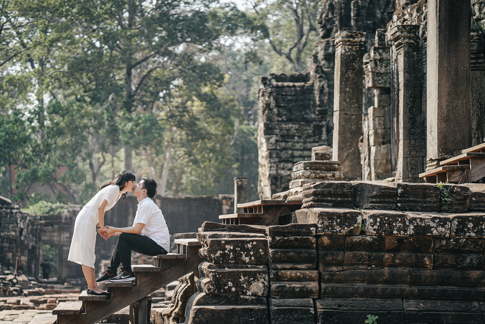 カンボジアの前撮り/フォトウェディングのロケーション撮影 | 世界遺産の中で２人だけの世界を演出。