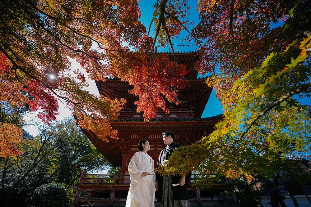 兵庫・大山寺の前撮り/フォトウェディングのロケーション撮影 | 紅葉もキレイなお寺。