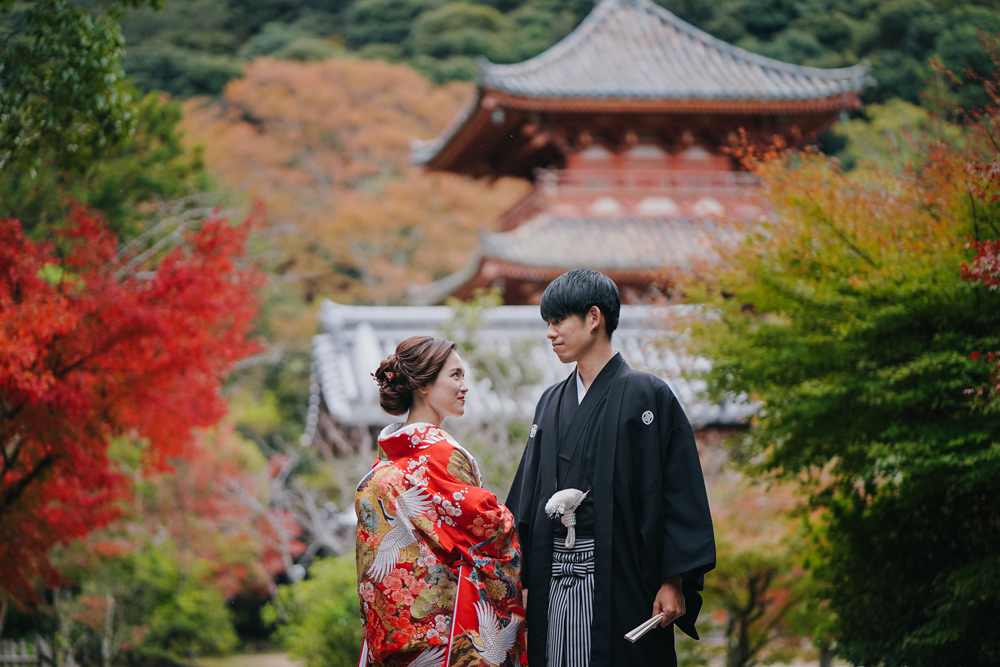 兵庫・大山寺の前撮り/フォトウェディングのロケーション撮影 | 歴史深い建物と一緒に。