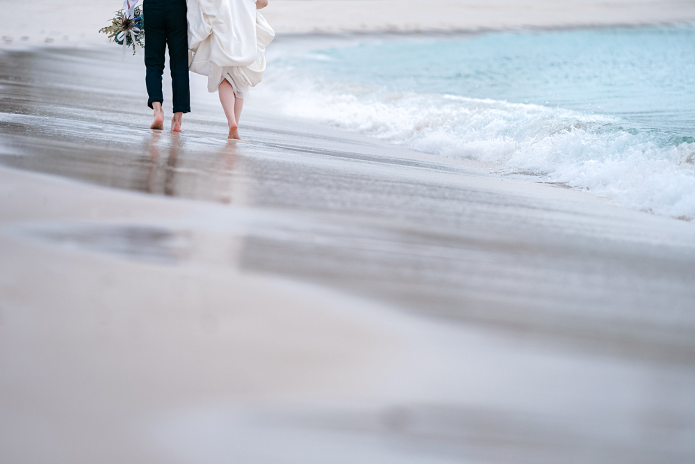 和歌山・白良浜の前撮り/フォトウェディングのロケーション撮影 | 関西で海での前撮りをするなら、白良浜ビーチがオススメです◎