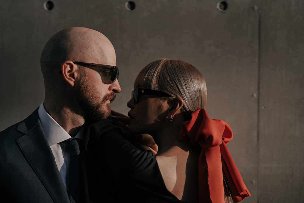 東京・代官山の前撮り/フォトウェディングのロケーション撮影 | 明るい髪色インパクトのあるヘッドパーツをつけて◎